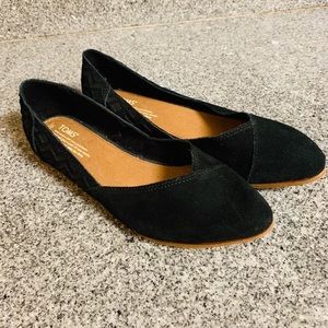 Toms Ballet flats w /zigzag pattern (gently used)